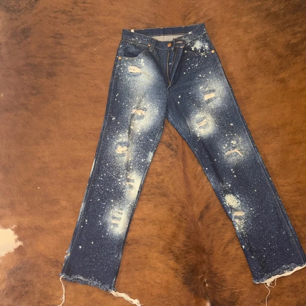 Stylish Wrangler Blue Jeans with White Splatter size 25